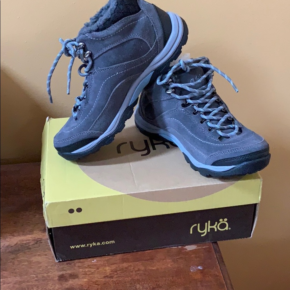 Ryka snow shoes 6.5 wide